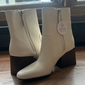 NWT Blondo Cream Leather Ankle Boots